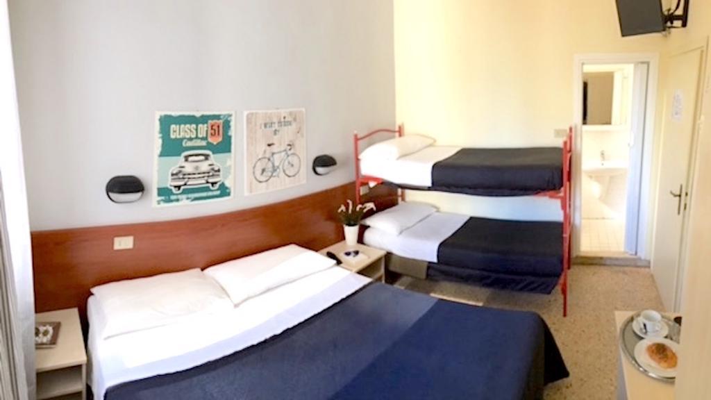 Hotel Byron Solo Per Giovani Riccione Exterior foto