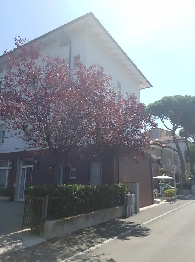 Hotel Byron Solo Per Giovani Riccione Exterior foto